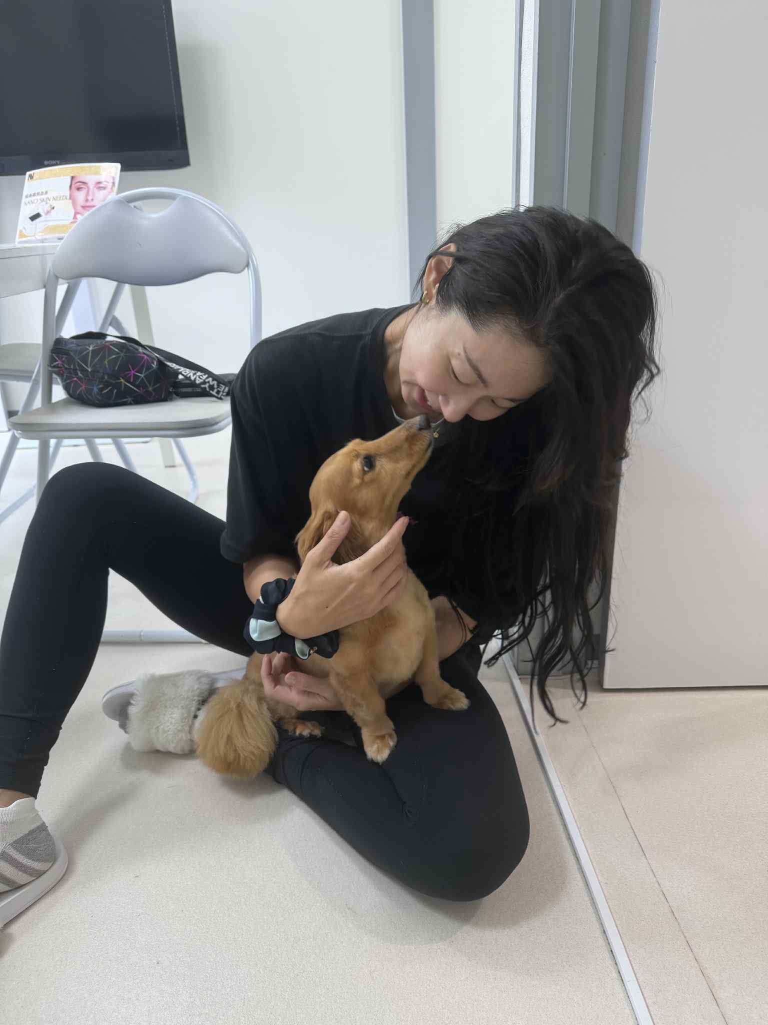 看板犬もさく君とオーナーの横顔